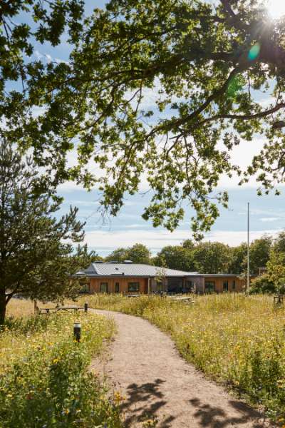 Autismeboliger indhyllet i skov – ”svøbt” i træ og stålprofiler, AutismeCenter Skive, Jægervej 16, 7800 Skive